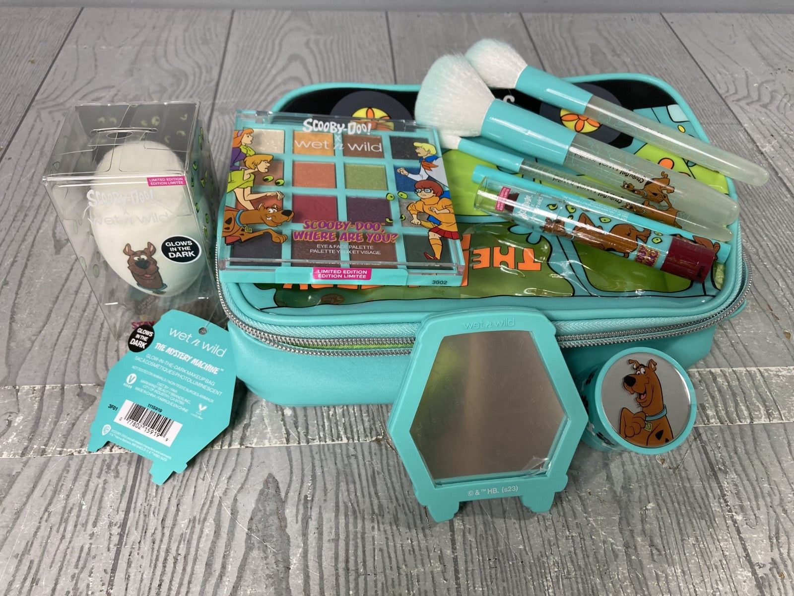 Scooby Doo Mystery Machine Limited Edition PR Case for Wet n' Wild with Makeup S