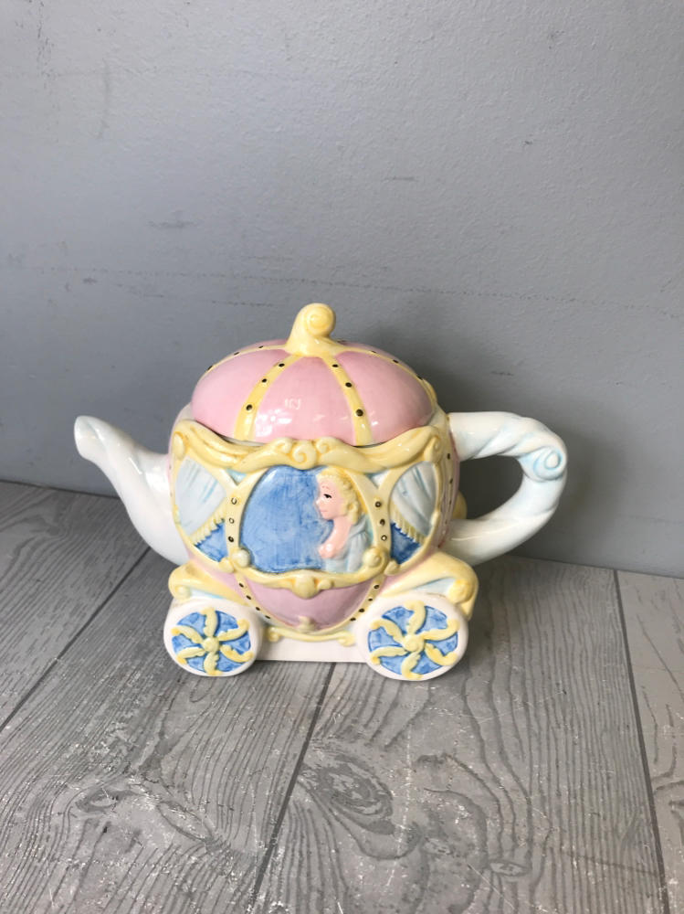 Applause Inc. Porcelain Cinderella Carriage Teapot And Salt & Pepper Shakers