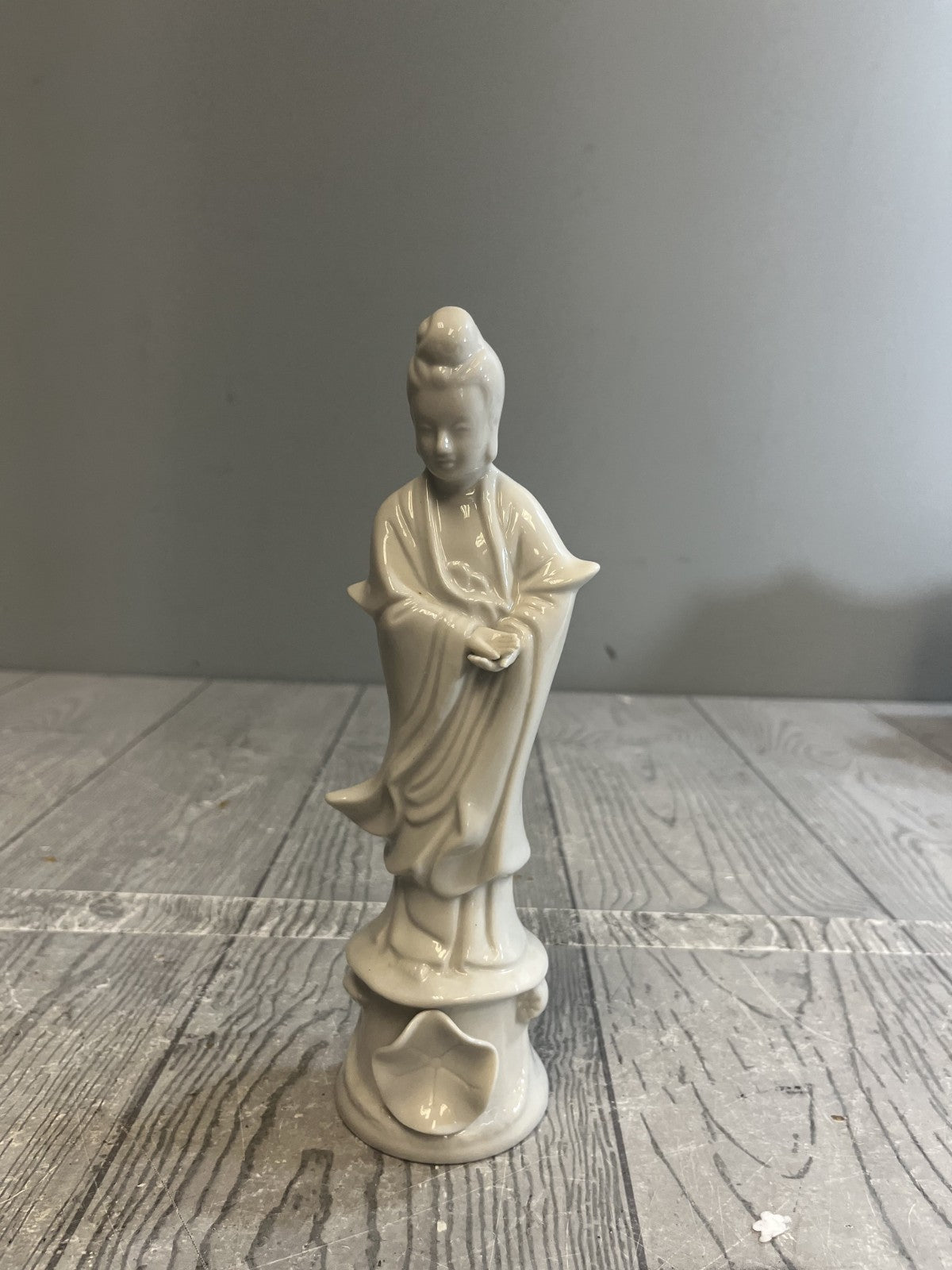 Vintage Asian Goddess Kwan Yin Guan Yin Porcelain Statue in White