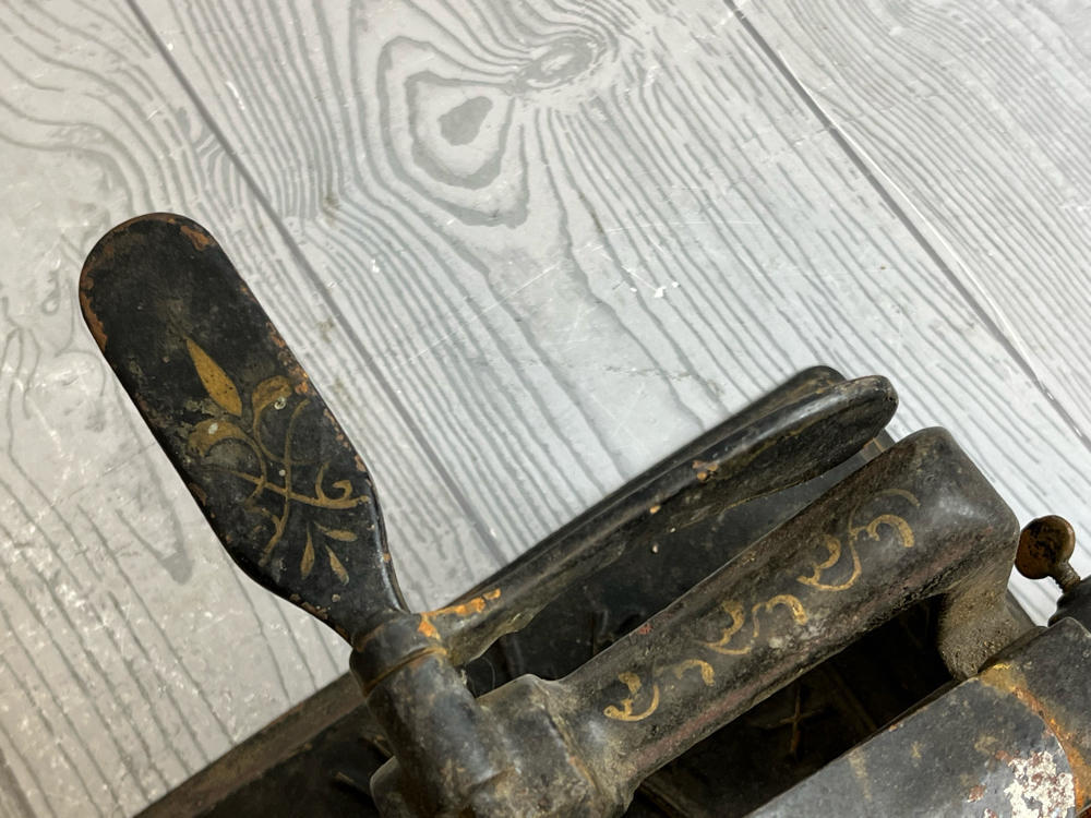 Antique THE ORIGINAL KNOX Cast Iron Crimper Fluting Machine Fabric Crimping