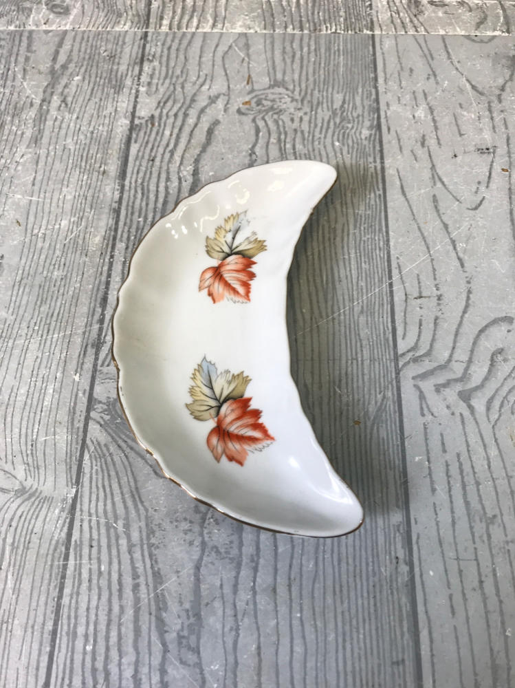 Vintage Half Moon China Set of 4 crescent moon porcelain dishes - Set of 4