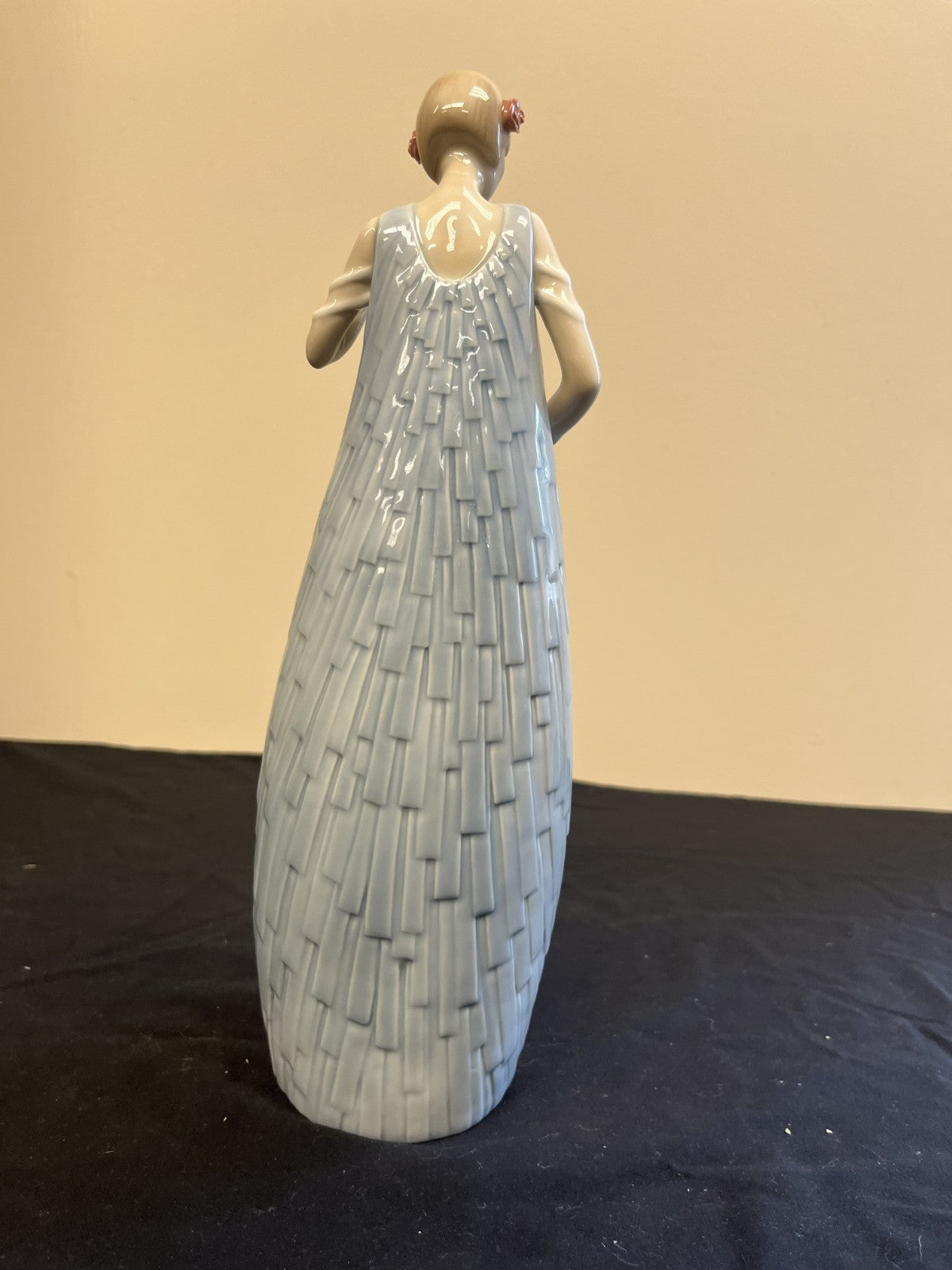 Royal Doulton Porcelain Figurine Reflections Debut Woman in Cape