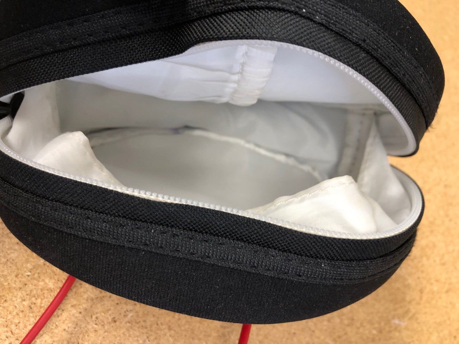 Beats by Dr. Dre Solo HD - On-Ear Headphones (White) - Includes Soft Case