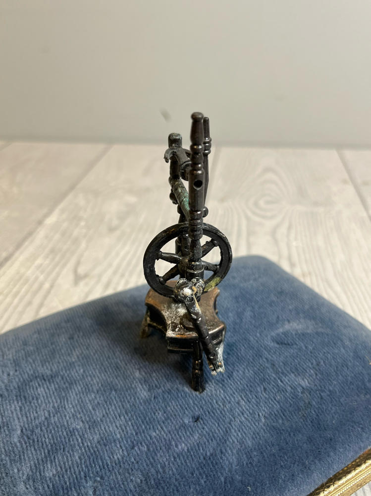 Vintage Miniature Wool Flax Spinning Wheel Mechanical Pencil Sharpener