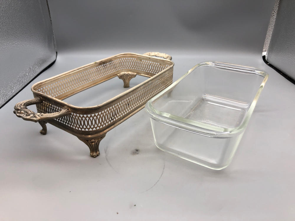 PYREX PLATE W SILVER HOLDER BREAD OR MEAT LOAF GLASS DISH - 1 1/2 Qt Dish