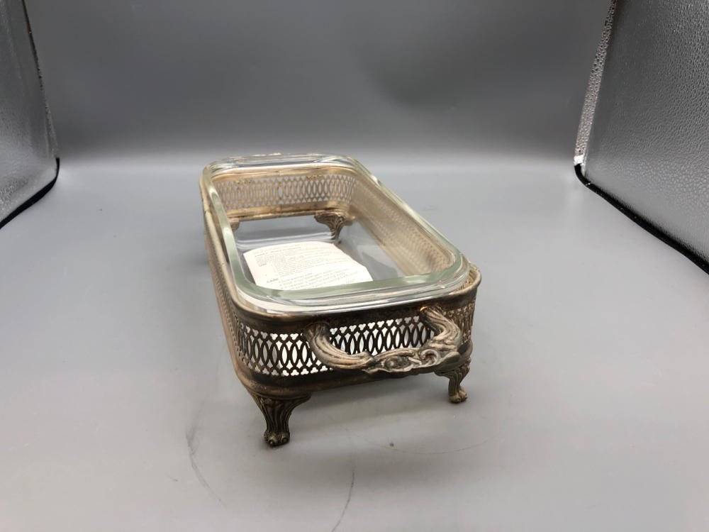 PYREX PLATE W SILVER HOLDER BREAD OR MEAT LOAF GLASS DISH - 1 1/2 Qt Dish