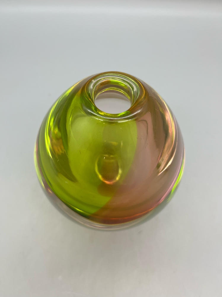 Orrefors Sommerso Glass VaseTransitions from Green to Pink Made in Sweden