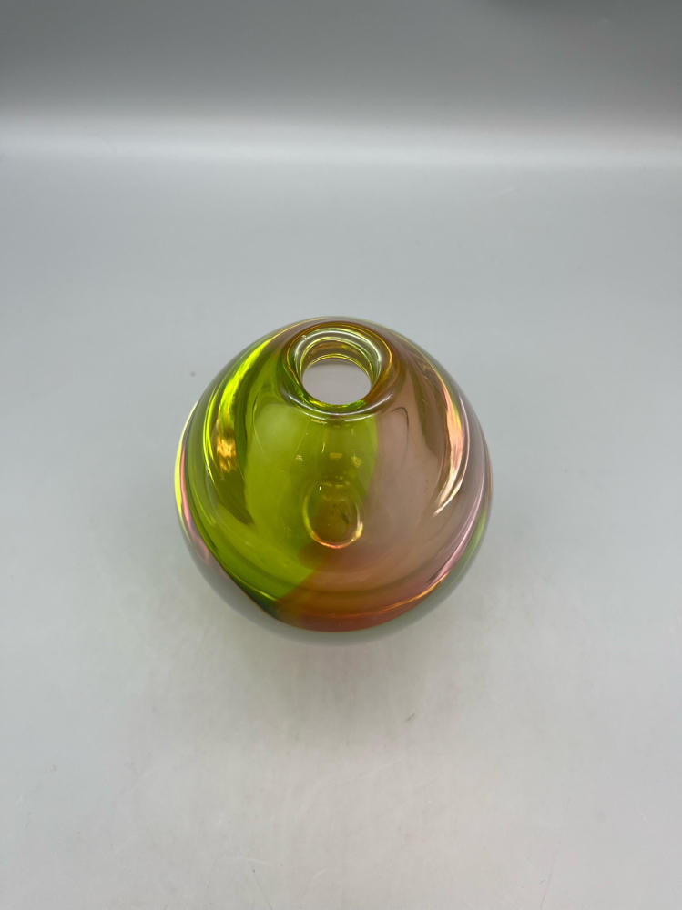 Orrefors Sommerso Glass VaseTransitions from Green to Pink Made in Sweden