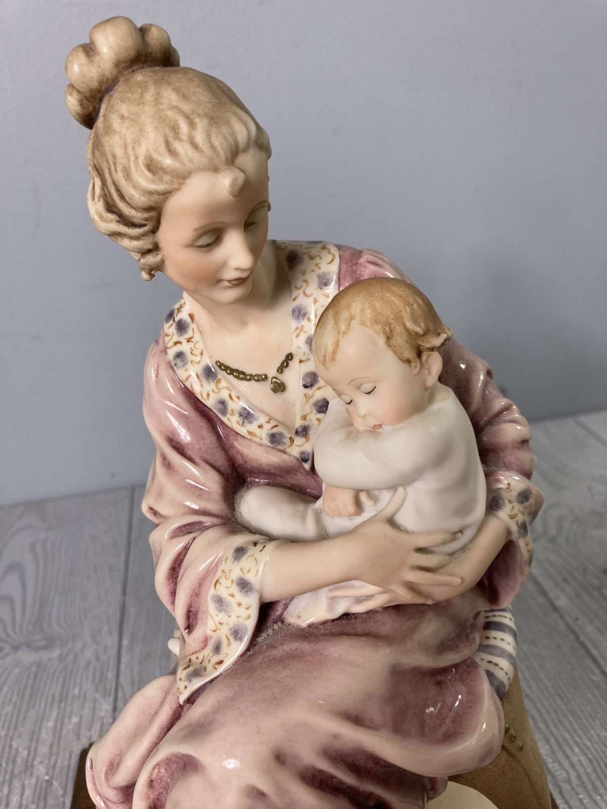 Giuseppe Armani Stamped Florence, Italy  Glazed Porcelain Figurine Seated Mother