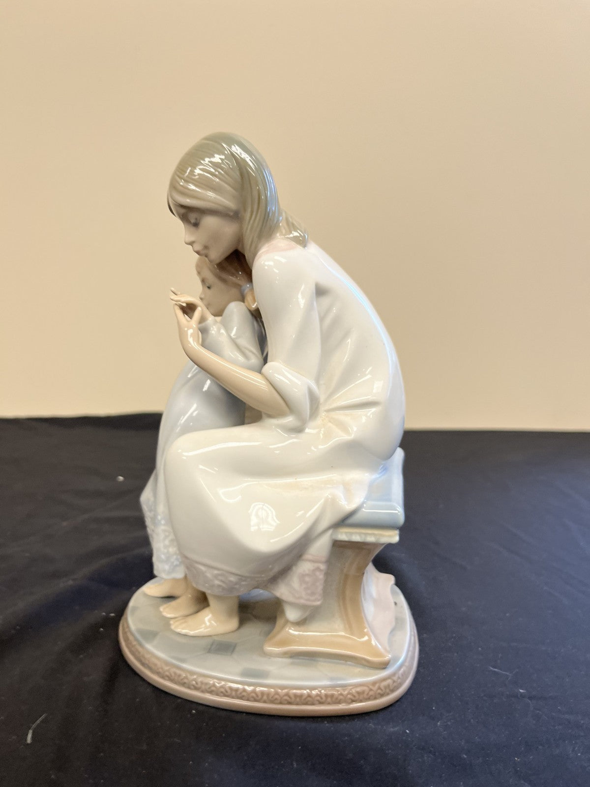 Lladro Porcelain Figurine, Tenderness Mother and Child No Box