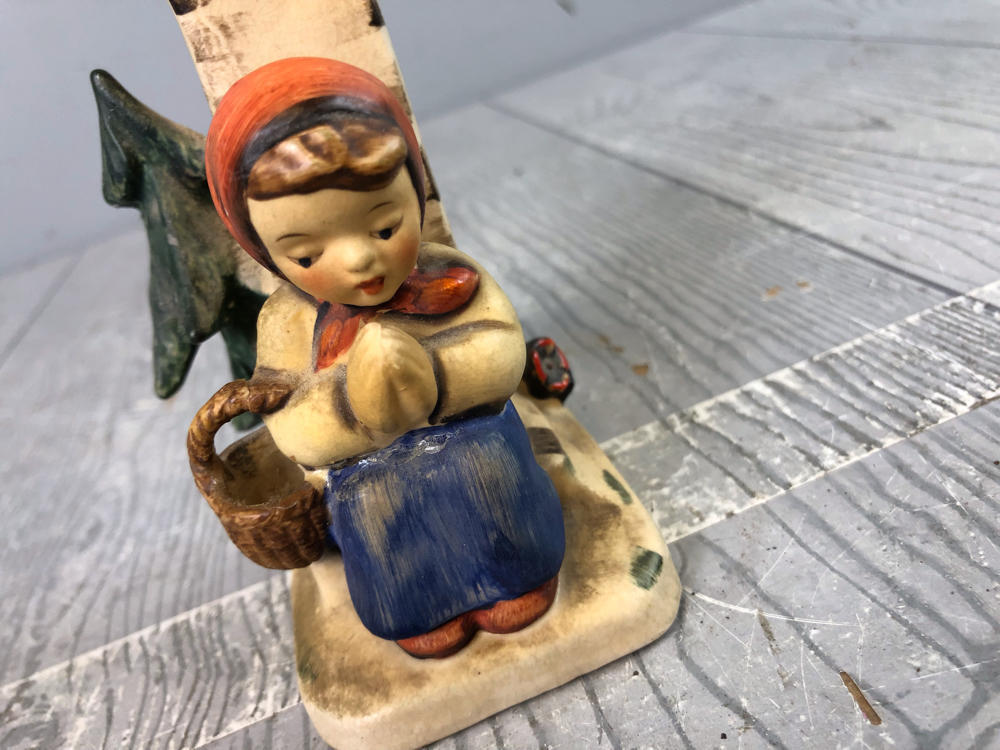 Vintage Napco Figurine SH8A Girl Praying at Station Way of the Cross No Box