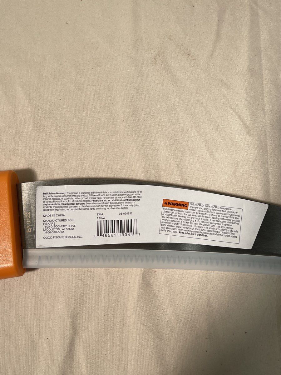 Fiskars 393440-1006 15-inch Power Tooth Softgrip D Handle Saw - New