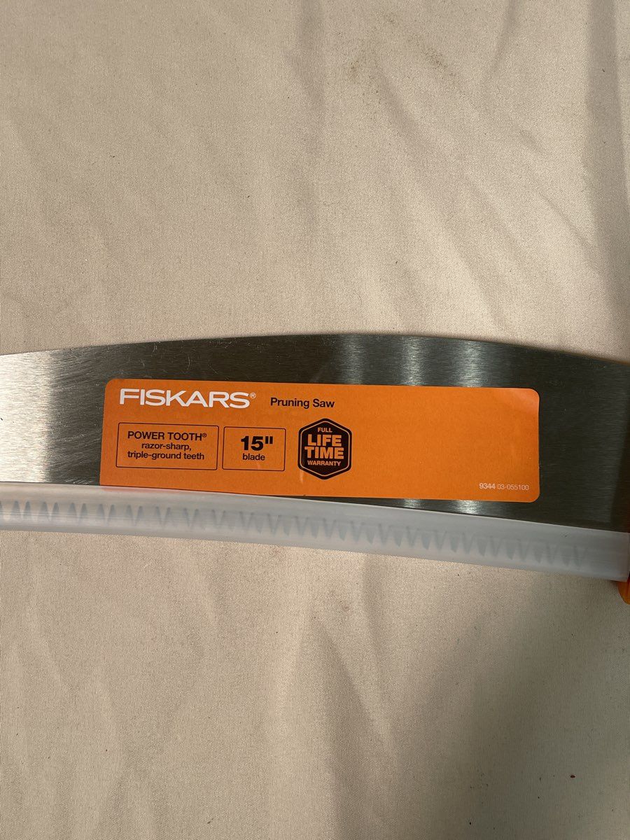 Fiskars 393440-1006 15-inch Power Tooth Softgrip D Handle Saw - New