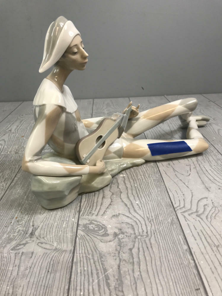 Lladros Clown statue