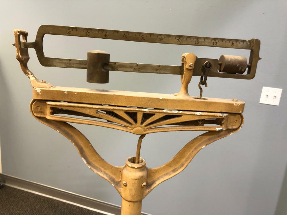 physician's scale - metal