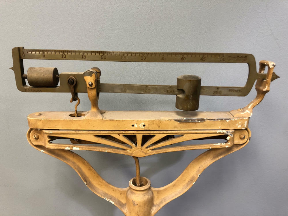 physician's scale - metal