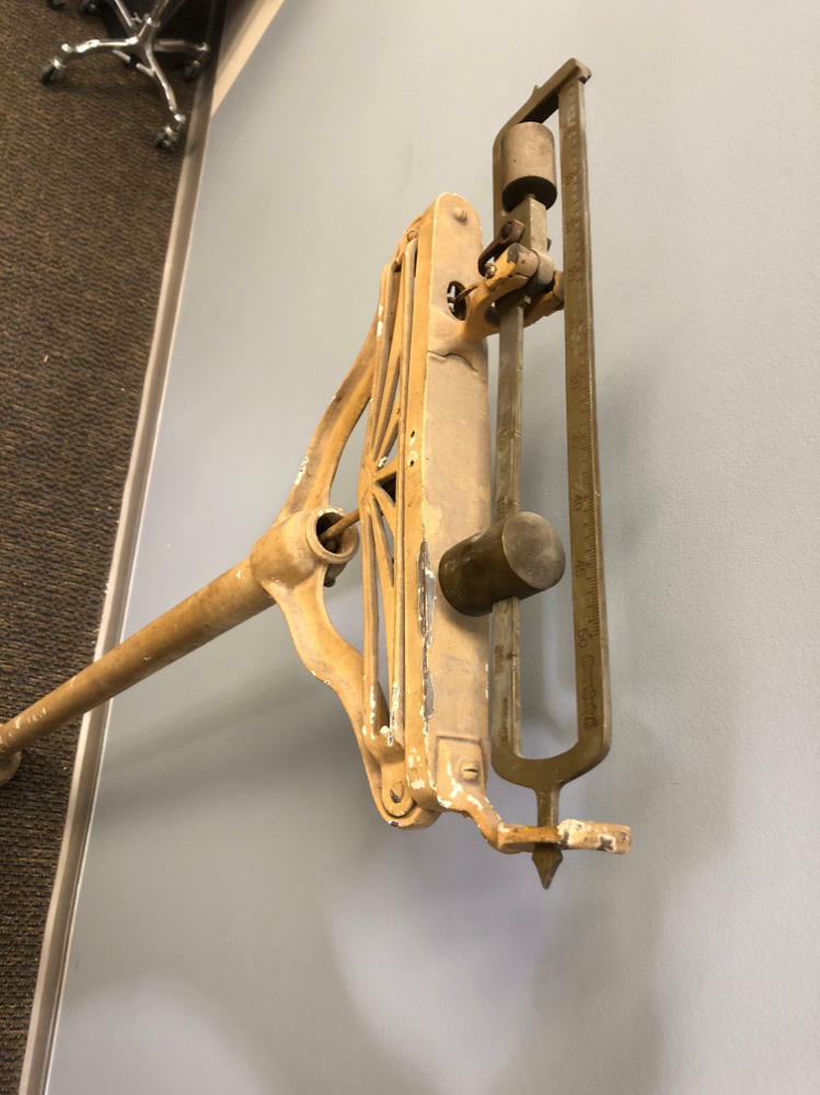 physician's scale - metal