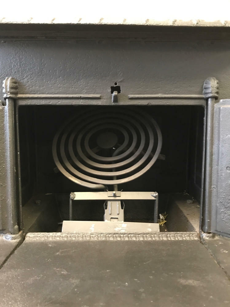 antique cast iron stove - Good