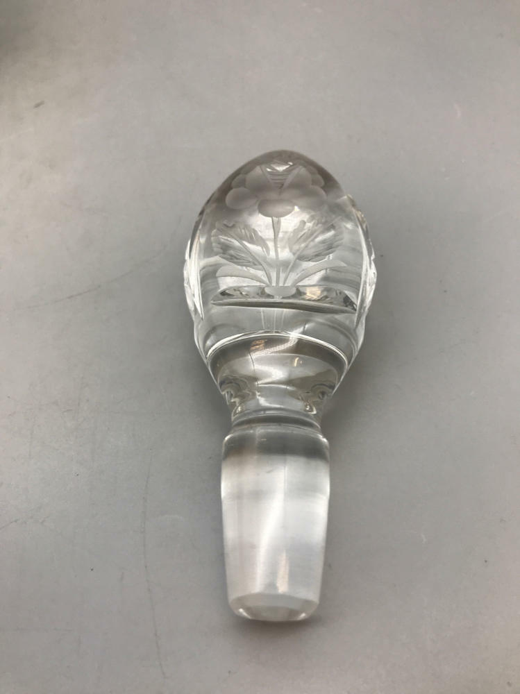 Glass  Decanter (partial inputs) - Very Good - Very Good