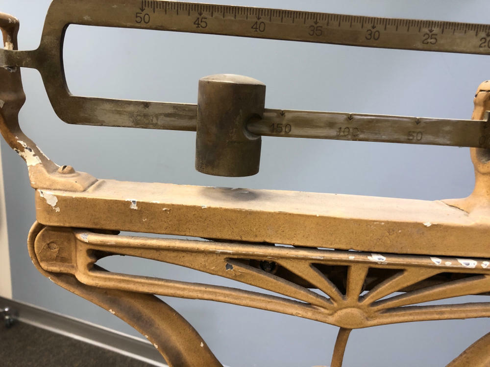 physician's scale - metal