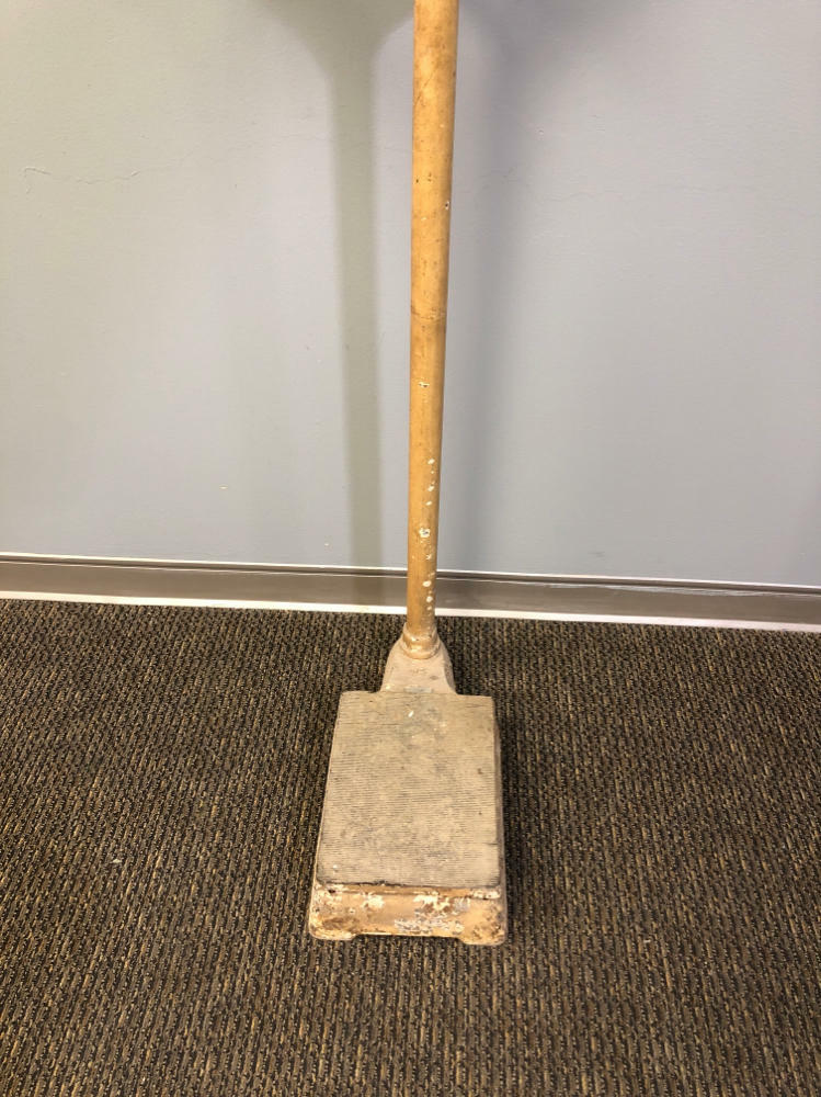 physician's scale - metal