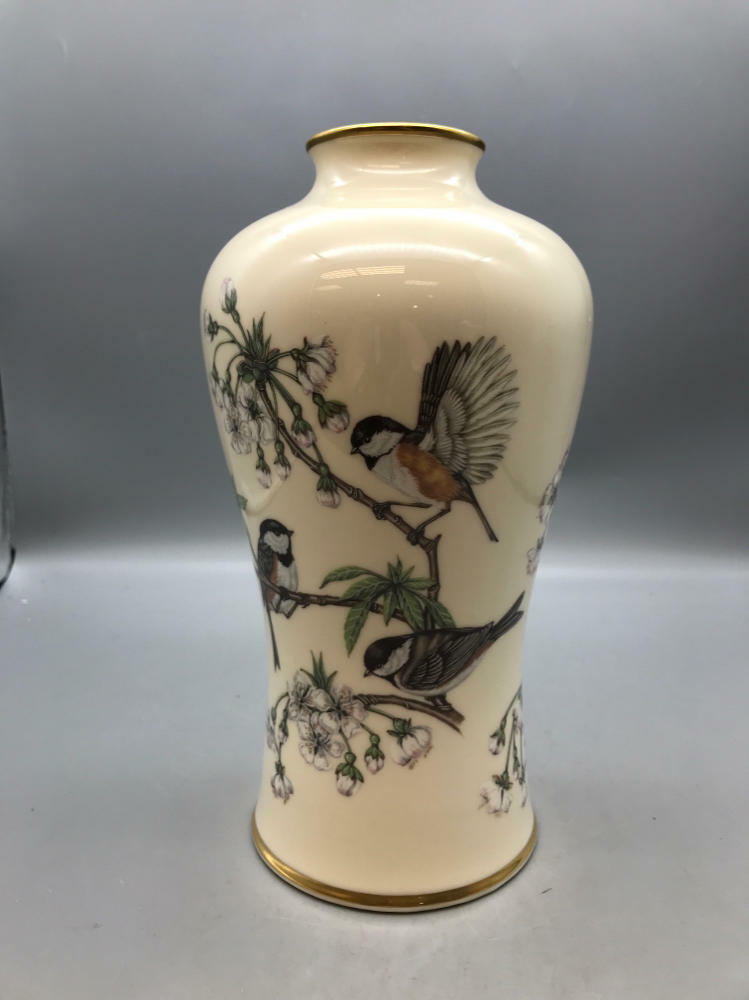Lenox  The George Washington  gold trim Presidential Garden vase (partial input) - Good