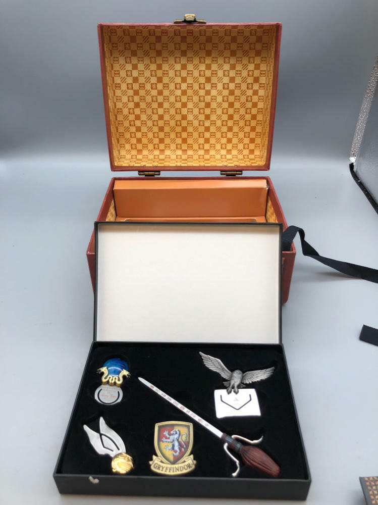 Harry Potter Box and Wands (NEEDS MORE PICTURES)