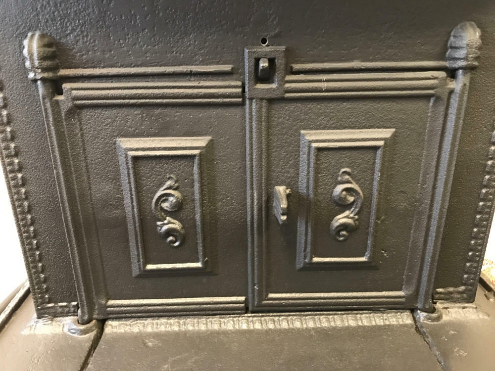 antique cast iron stove - Good