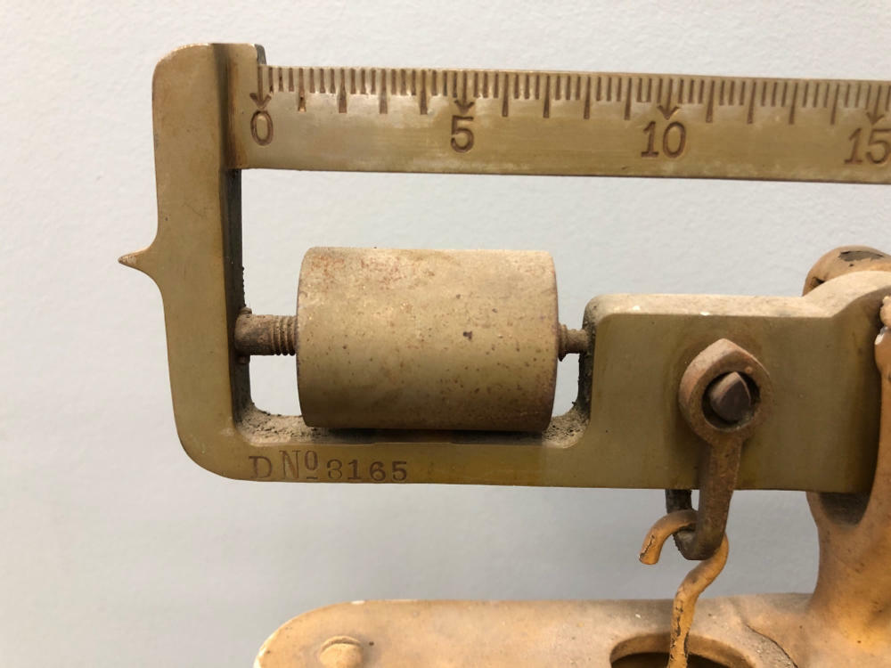 physician's scale - metal