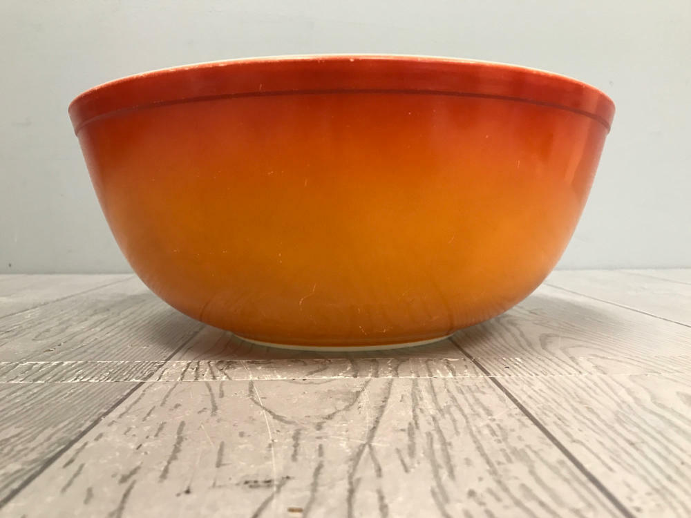 Vintage Pyrex Flameglo Round Ombre Mixing Bowl - Very Good
