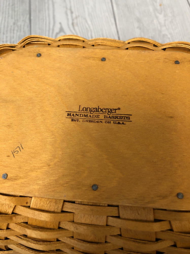 Longaberger XL 2004 Get-Together Basket With Plastic Lining Protector. - Good