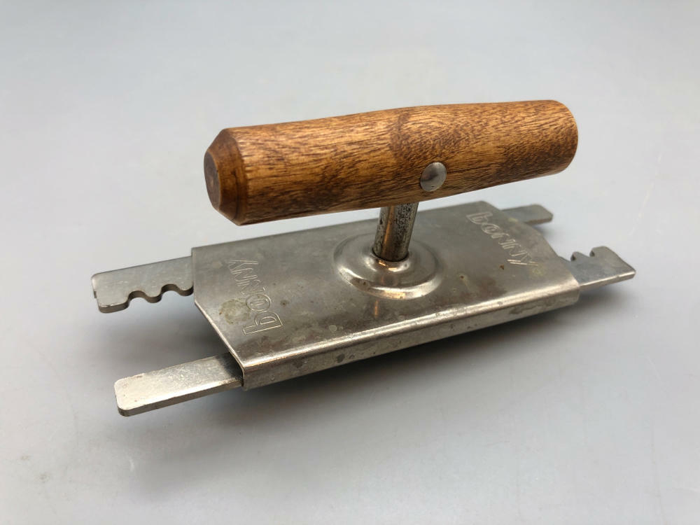 Vintage Edlund BONNY Top Off Jar & Bottle Screw Top Opener w/ Wood Handle - Very Good