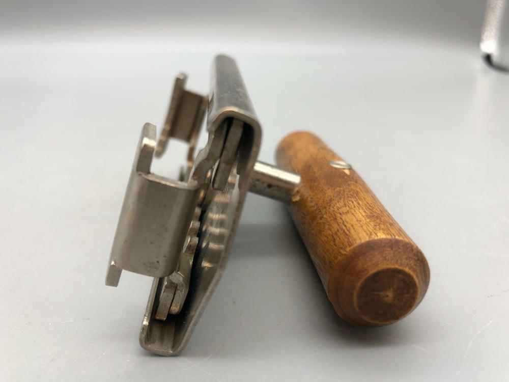 Vintage Edlund BONNY Top Off Jar & Bottle Screw Top Opener w/ Wood Handle - Very Good