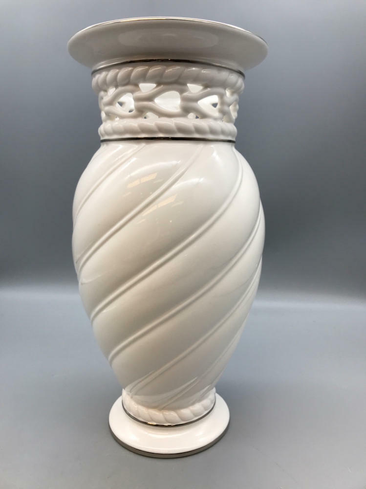 Lenox Large Vase Ivory With Gold Trim and Beautiful Detailing - "Artiste" - Very Good