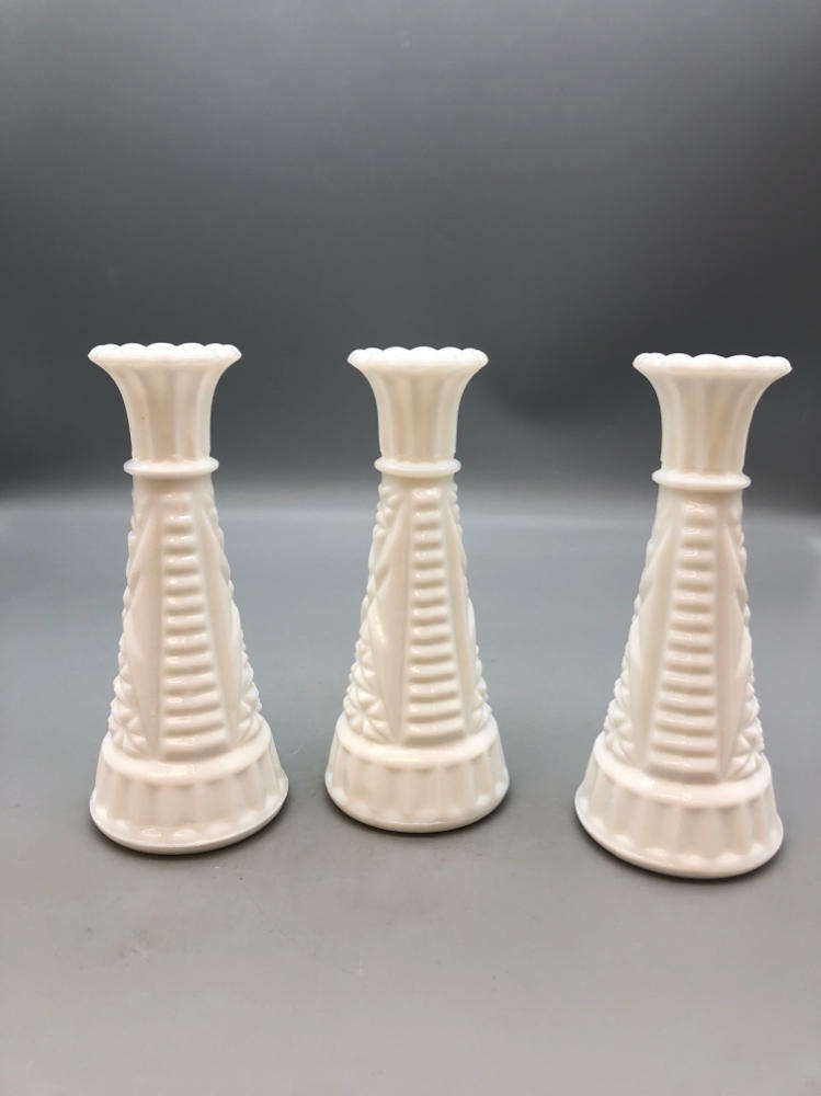 Vintage Anchor Hocking Stars and Bars Milk Glass Bud Vase - Good