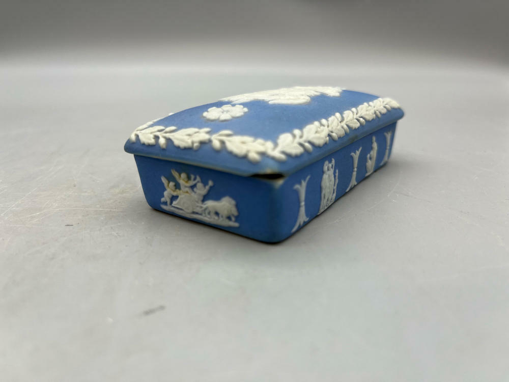 Vintage Blue & White Wedgwood Lidded Jar & Trinket Box Made in England - Good