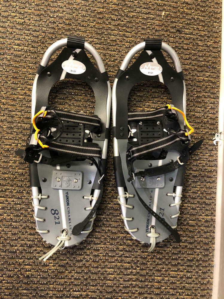 Set of Yukon Charlie's Mountain Profile 821 Snowshoes in Drawstring Bag - Very Good