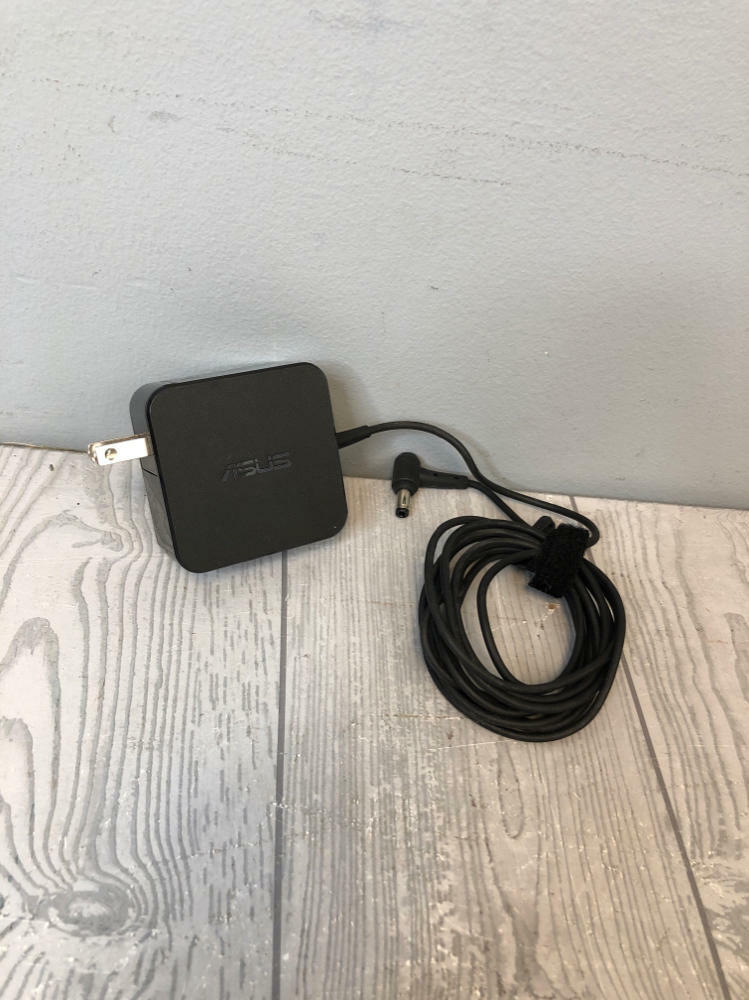RT-AC88U 8 LAN Ports Dual Band Gigabit WiFi Gaming Internet Router with Adapter - Like New
