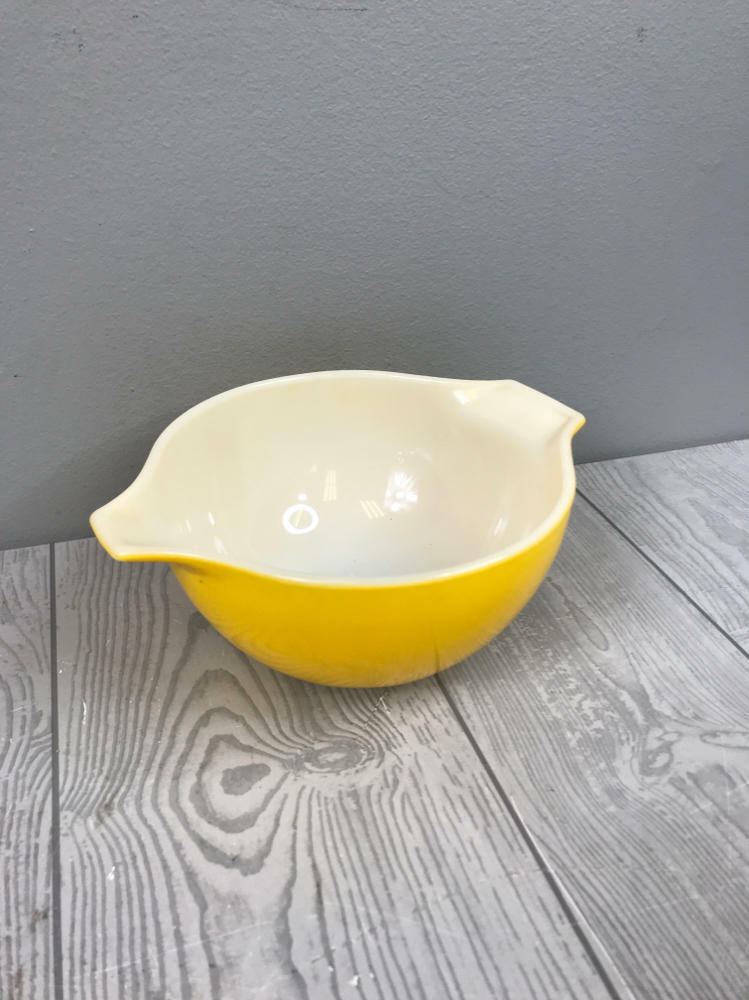 Pyrex Small Yellow Solid Color Cinderella Nesting Bowl 1-1/2 Pt - Vintage Pyrex - Very Good