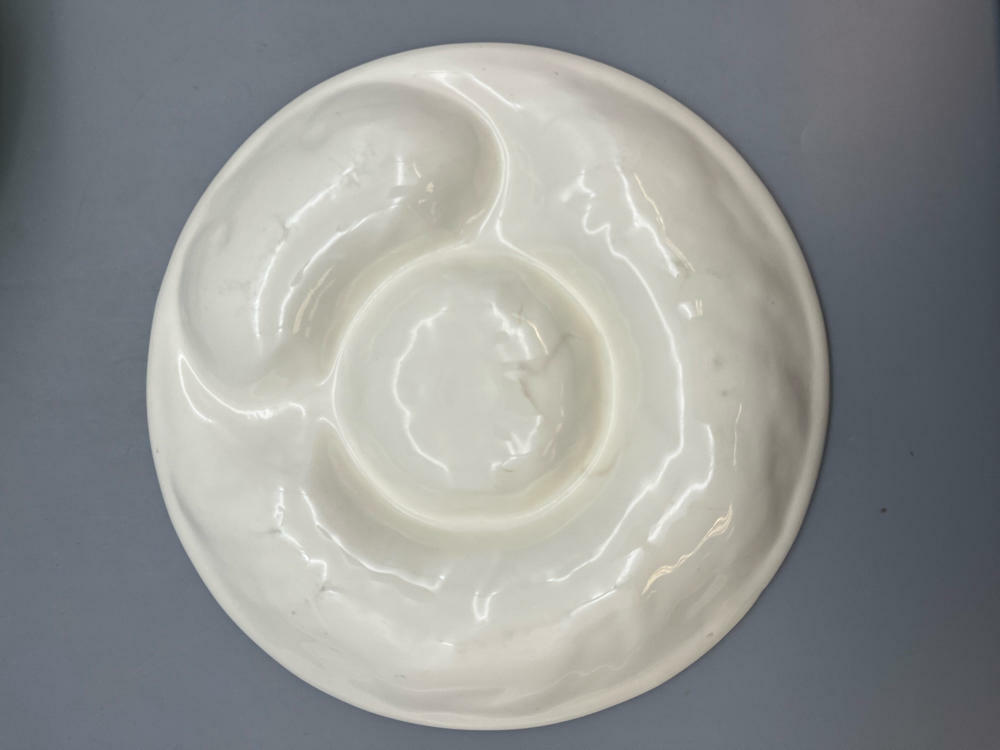 EIGHT Vintage Artichoke Condiment Plate with Divided Sections in Cream - Good