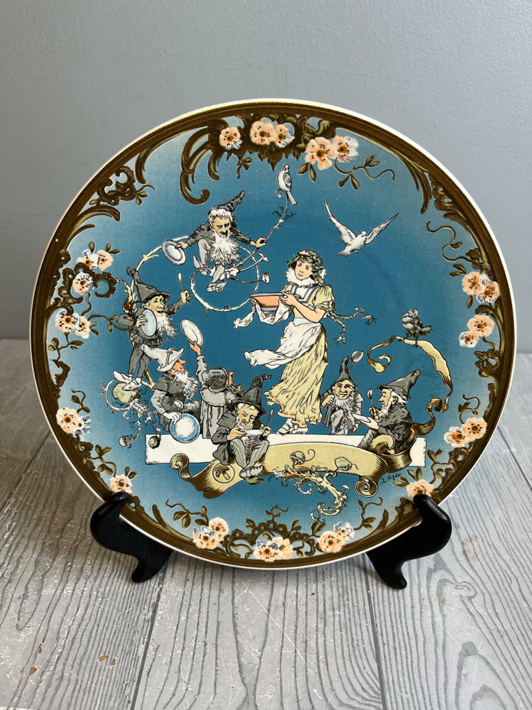 Snow White & the Seven Dwarfs Plate by Villeroy & Boch Mettlach Division 1980 - Good