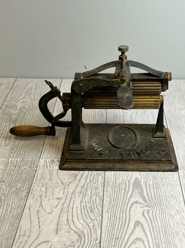 Antique THE ORIGINAL KNOX Cast Iron Crimper Fluting Machine Fabric Crimping - Good