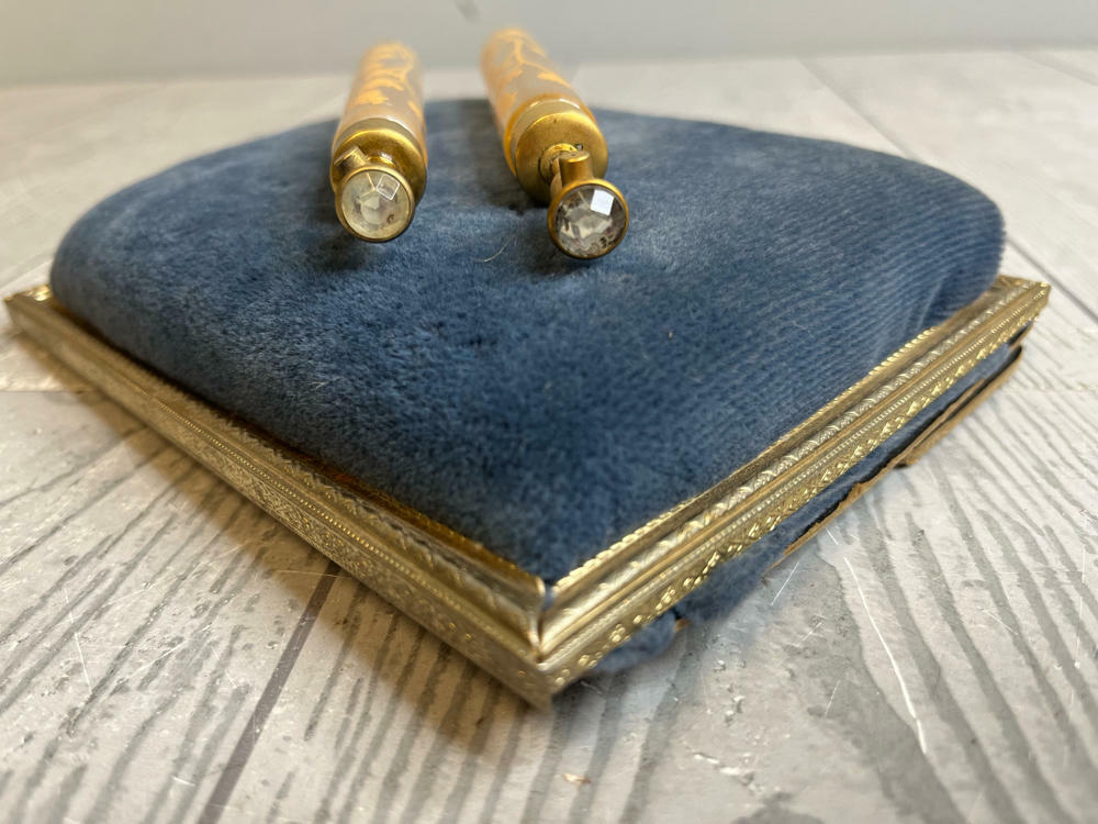 Vintage Accessory Set 1 Silent Butler, 1 Round Vanity Box, 2 Travel Scent Sprays - Good