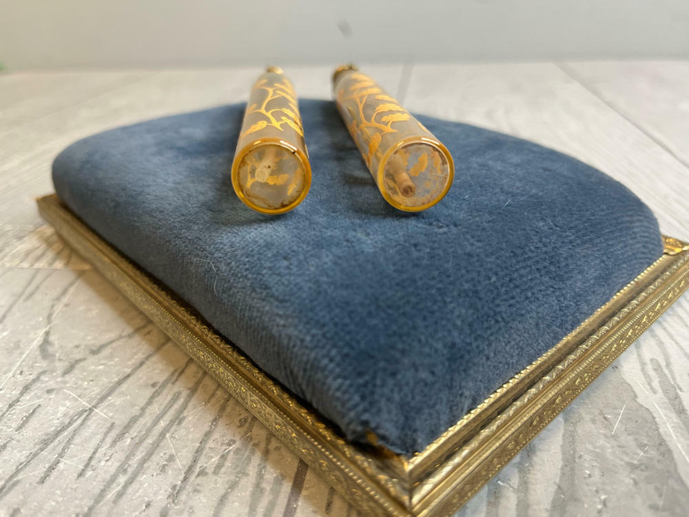 Vintage Accessory Set 1 Silent Butler, 1 Round Vanity Box, 2 Travel Scent Sprays - Good