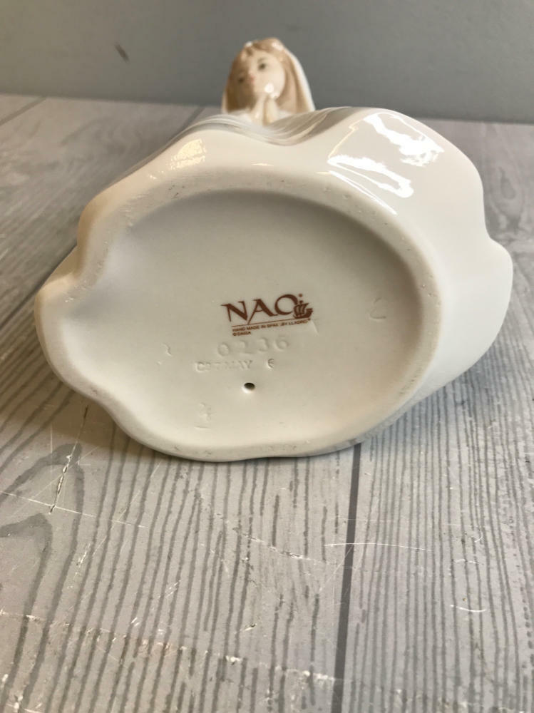 NAO by Lladro Vintage Praying Girl Holy Communion Confirmation Spanish - Good