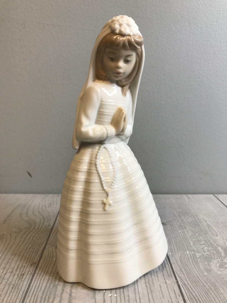NAO by Lladro Vintage Praying Girl Holy Communion Confirmation Spanish - Good