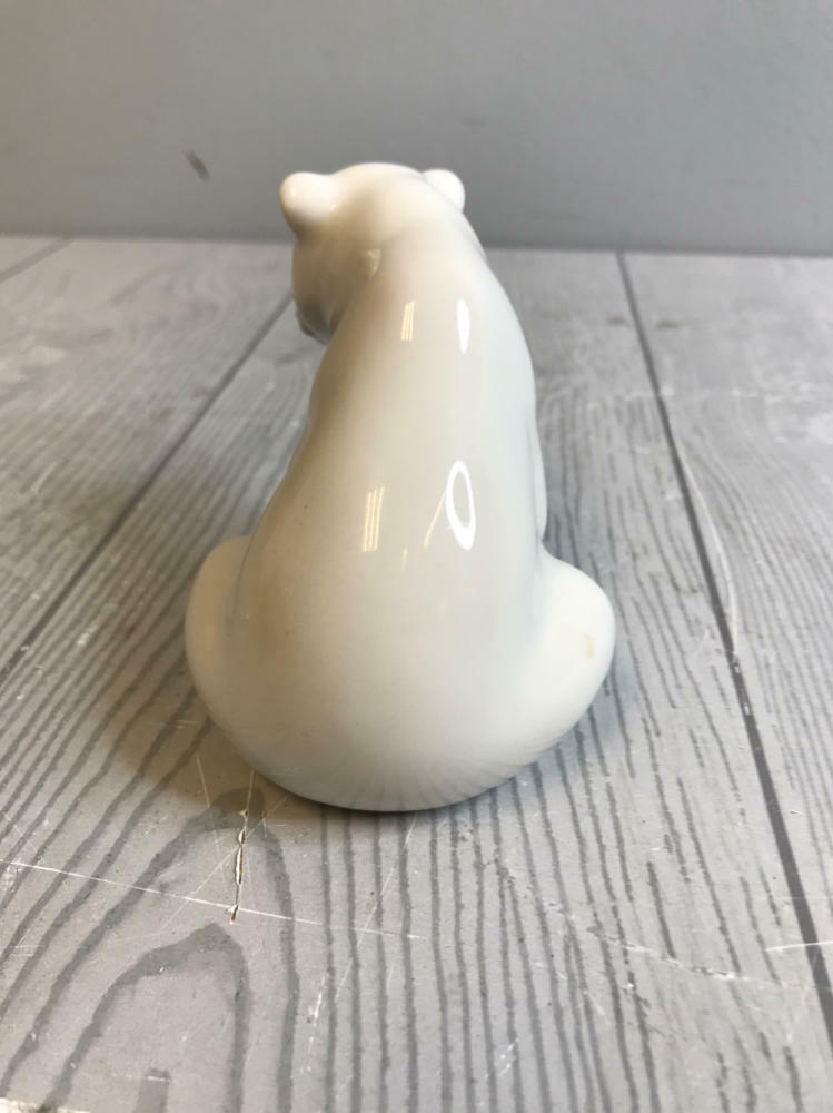 Vintage Lladro Seated White Polar Bear Figurine #1209 Greys and Whites - Good