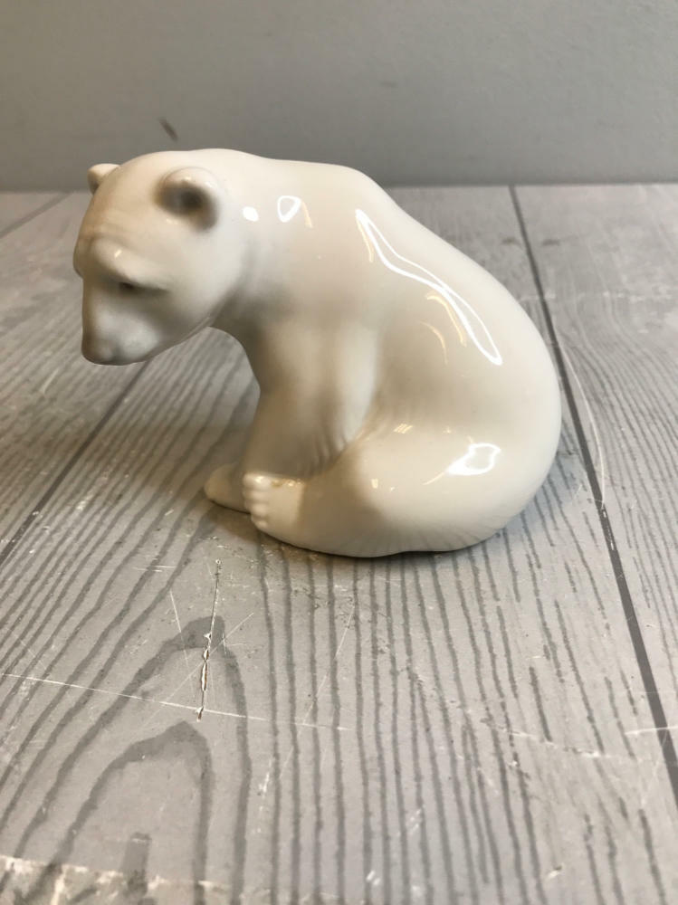 Vintage Lladro Seated White Polar Bear Figurine #1209 Greys and Whites - Good
