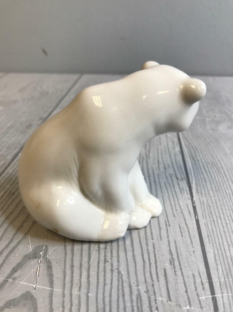 Vintage Lladro Seated White Polar Bear Figurine #1209 Greys and Whites - Good