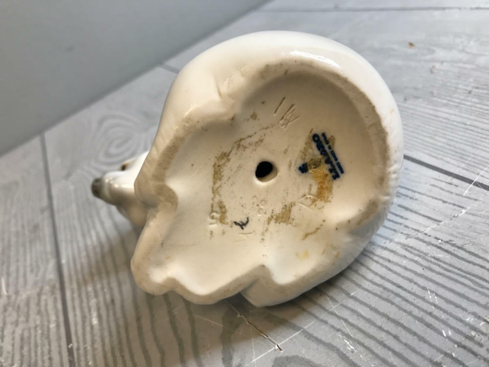 Vintage Lladro Seated White Polar Bear Figurine #1209 Greys and Whites - Good